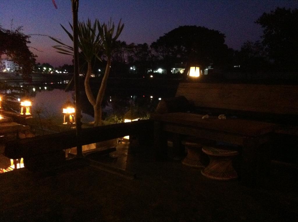 The Riverside Guest House Lampang Exteriér fotografie