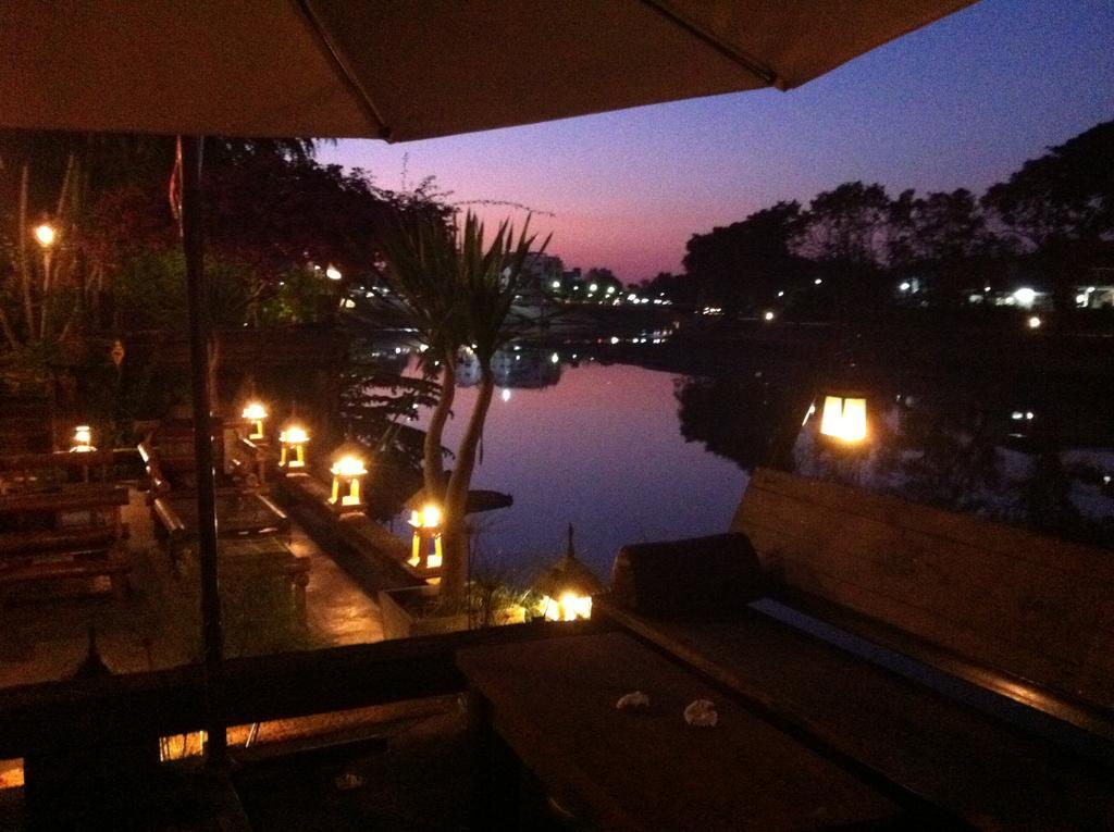 The Riverside Guest House Lampang Exteriér fotografie